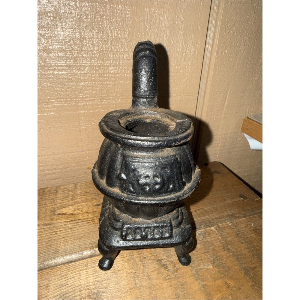 Vintage Miniature‎ Cast Iron Stove